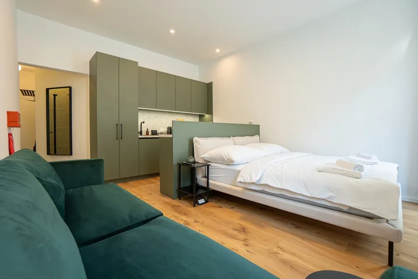 Modern stay with king-size bed Self check-in - Image 1