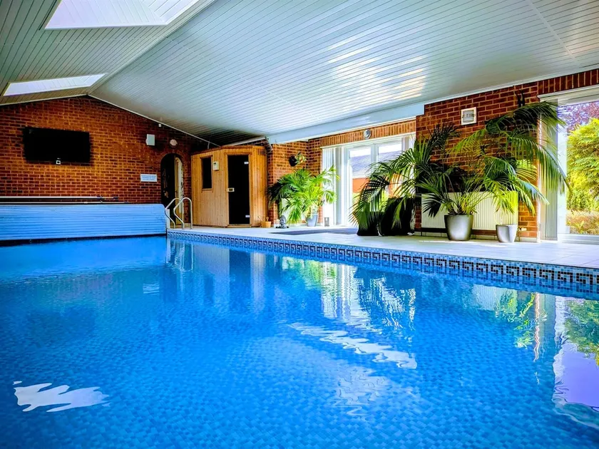 Aberfall Luxury Retreat Indoor Heated Pool Hot Tub Saunas Gym Cinema Grounds - Image 1