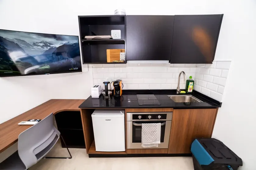 Premium Studio Apartment near Green Park by HostMT - Image 1