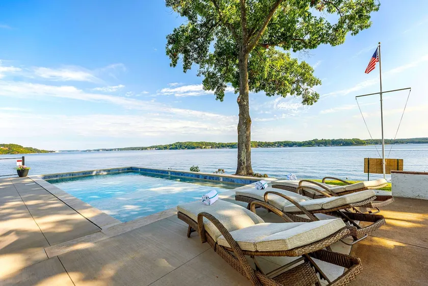 Panoramic Paradise - Lakefront Home for 15 - Image 1