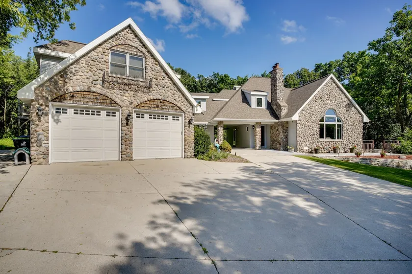 Spacious Family Villa w/ Decks in Chilton! - Image 1