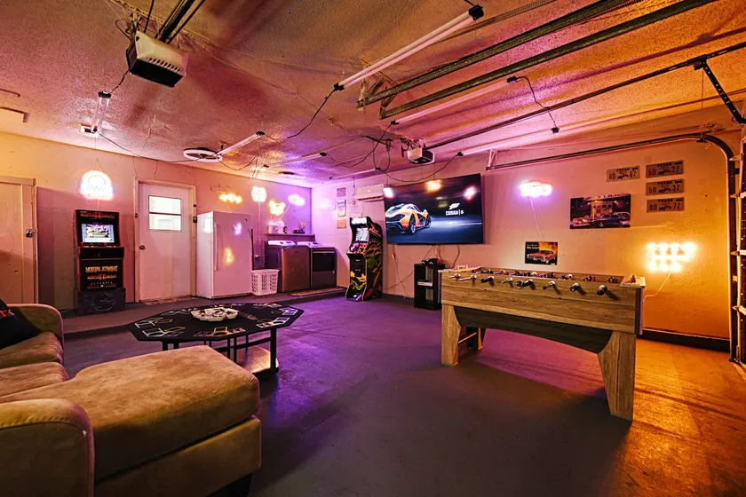 HotTub, Gameroom,15 mins to Dickies Arena, Firepit - Image 1