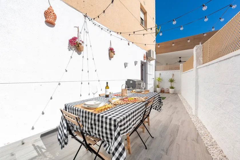 Apartment 'Calma Suite' with Private Garden, Wi-Fi and Air Conditioning - Image 1