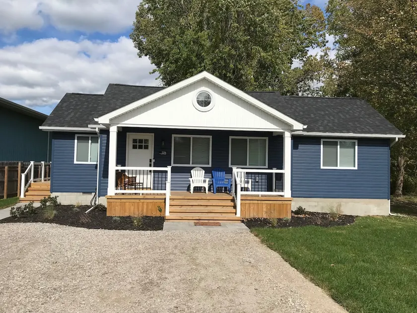 Algonac Harbour House - Image 1