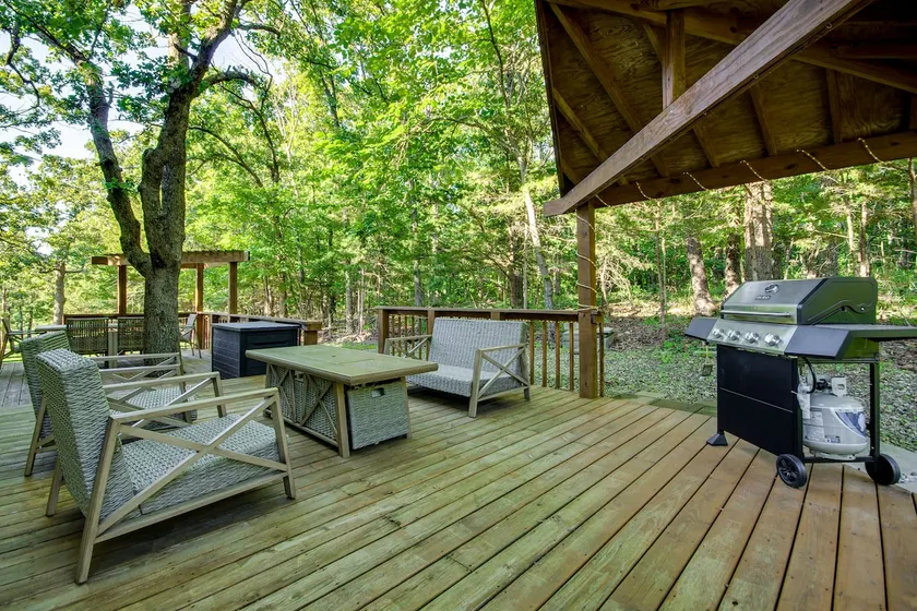 Walk to Pomme de Terre Lake: Pet-friendly Escape - Image 1
