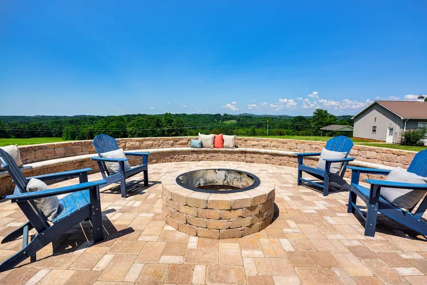 8 Mi to Dtwn Mt Airy: Mtn-view North Carolina Home - Image 1