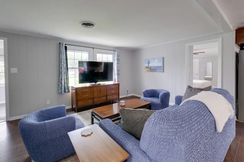 Fish, Relax & Enjoy Lake Views: Colonial Beach Gem - Image 1