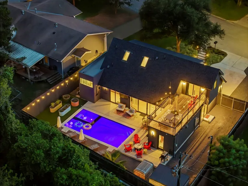La Buena Vida: Modern Oasis with Pool, Spa, & Sauna - Image 1