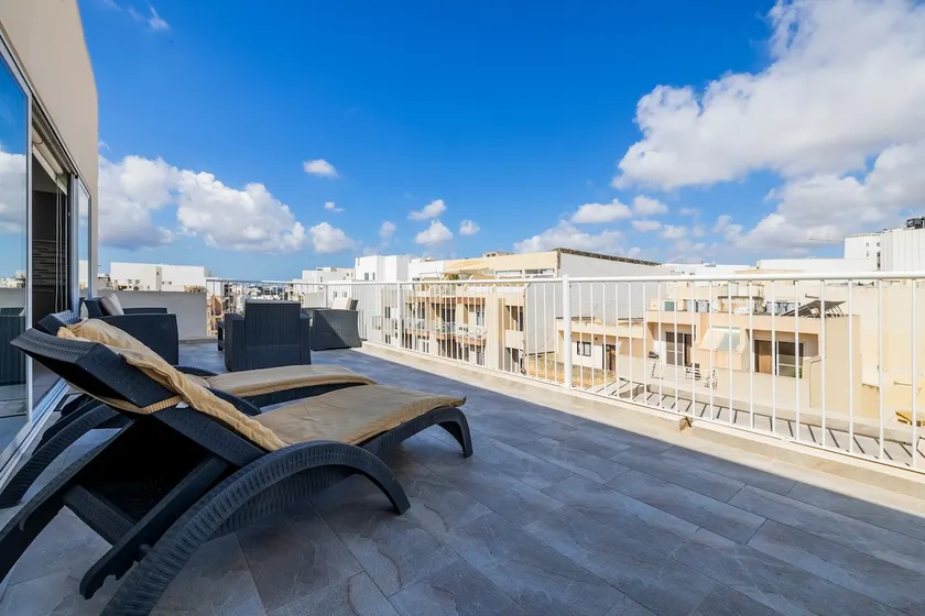 Bright and Spacious Penthouse, Large Terrace by Buena Vista - Image 1