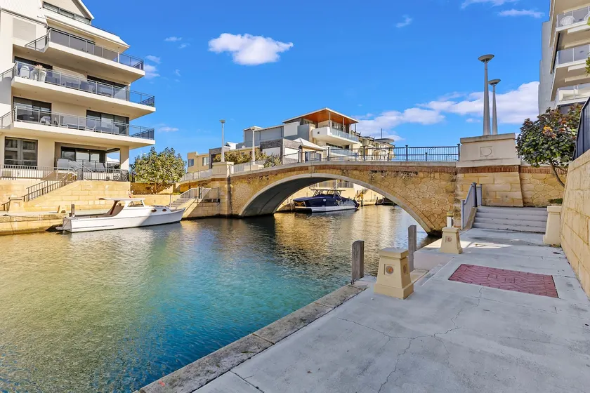Dolphin Harbour Haven-Family Friendly-Canal Front - Image 1