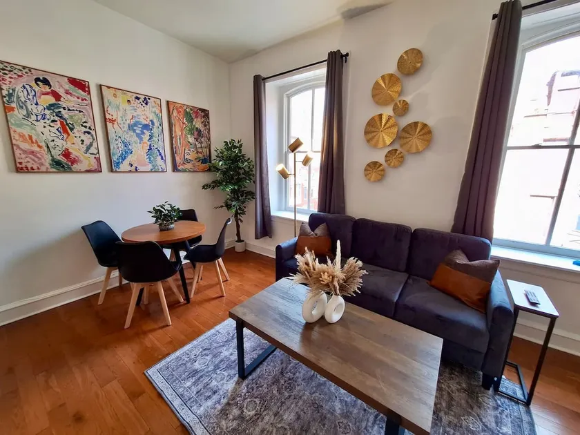 Brand New Center City 1/1 | King Bed | Fast WiFi - Image 1