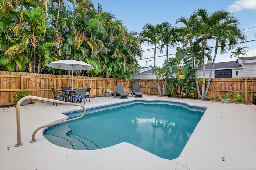 Heated Pool Oasis West Palm Beach Pet Kid Friendly - Image 1