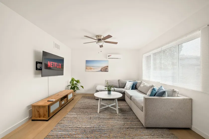 3BR Coastal Zen• Pet friendly • 3 Parking Spots! - Image 1