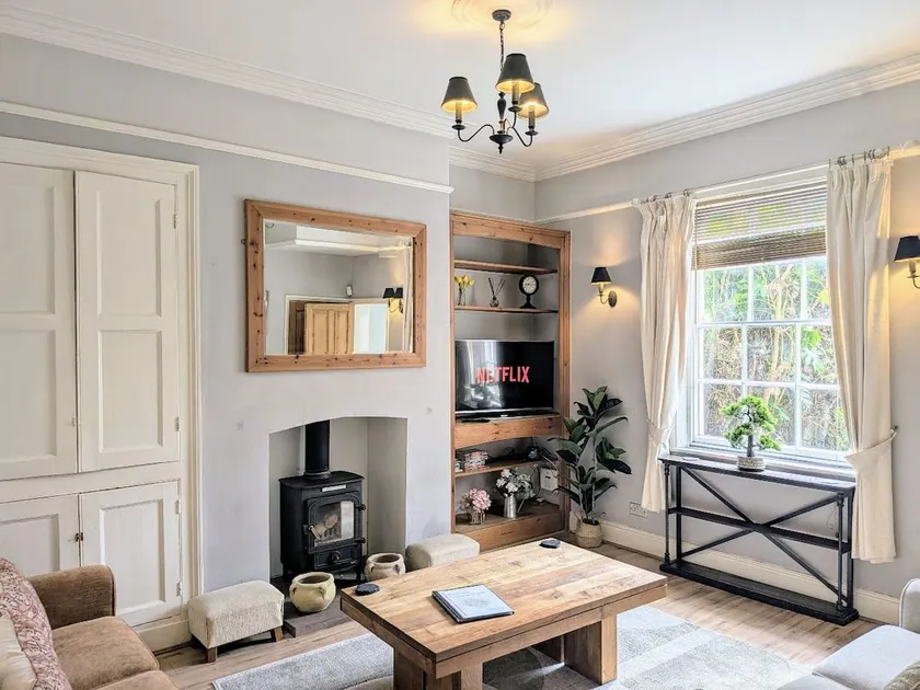 27 George Street - Image 1