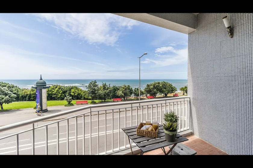Foz Beach Apartment w Sea Views by LovelyStay - Image 1