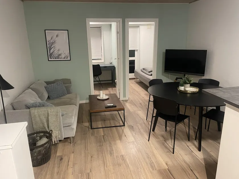 Four bedroom townhouse - Image 1
