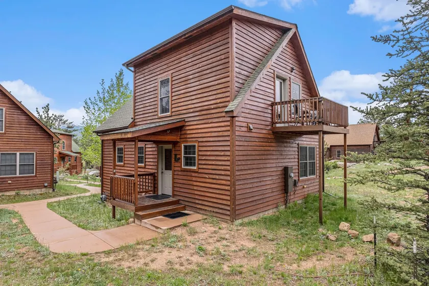 A/C, king beds, fireplace, shared hot tub. - Image 1