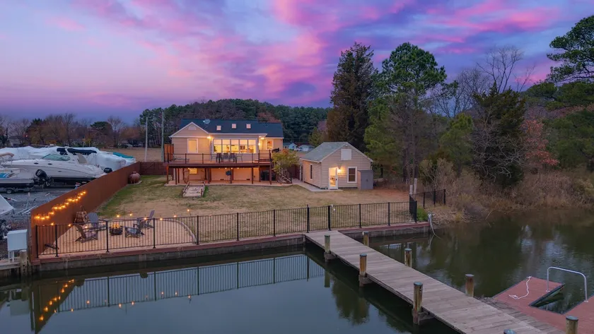 Crab Alley | Waterfront Home + Hot Tub + Game Room - Image 1