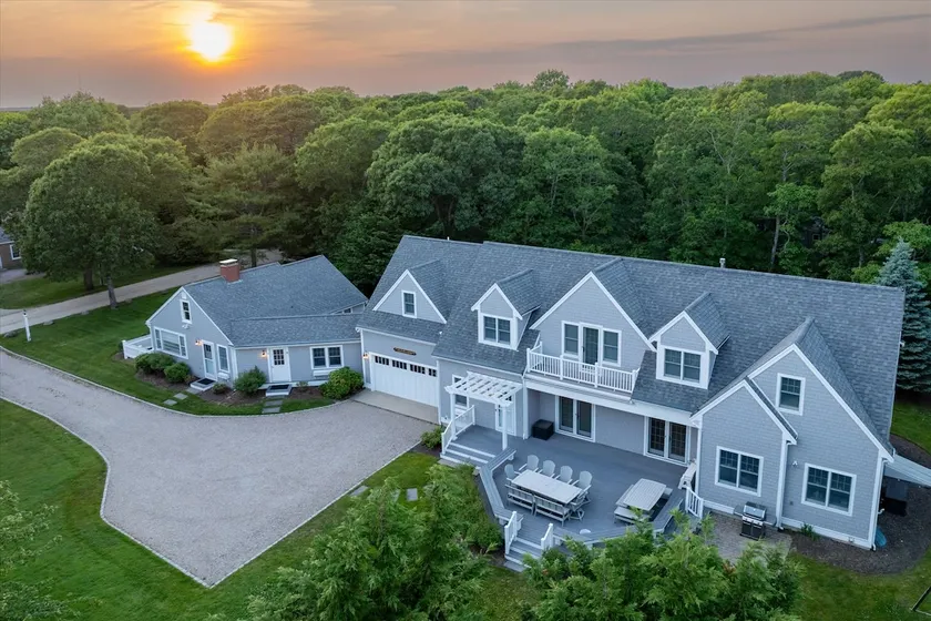 7BR Estate · One Block to Ocean · Sleeps 22 - Image 1