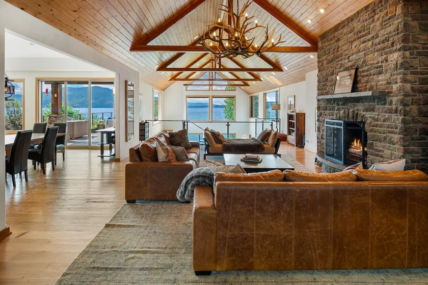 Dog Friendly Waterfront Estate - Sleeps 18 - Image 1