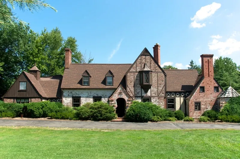 Carriage House - Image 1