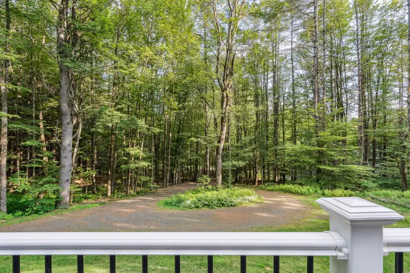 Acres & Views! Firepit, BBQ - Bayley Way Getaway - Image 1