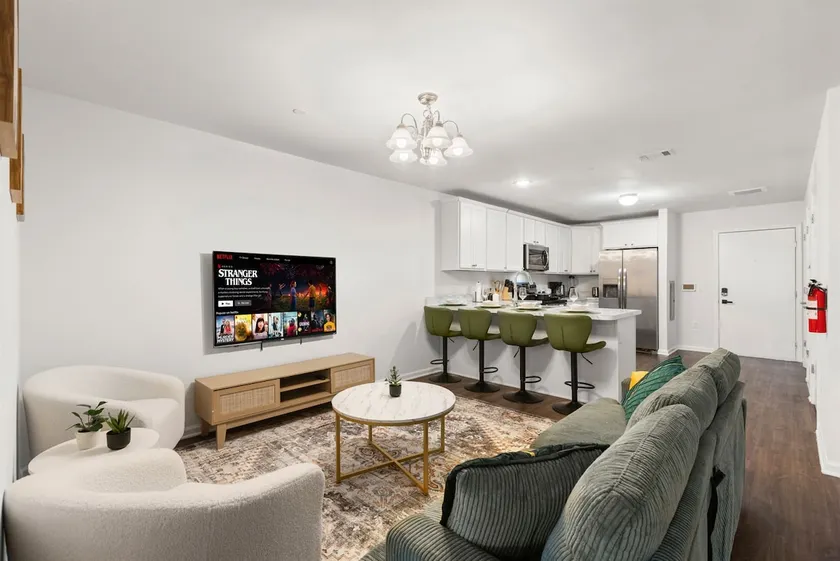 Traveler Haven XL NYC & NWK with free parking - Image 1