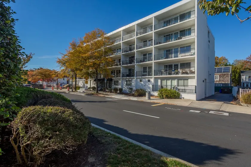 11 Linens Provided Downtown Rehoboth Beach Condo - Image 1