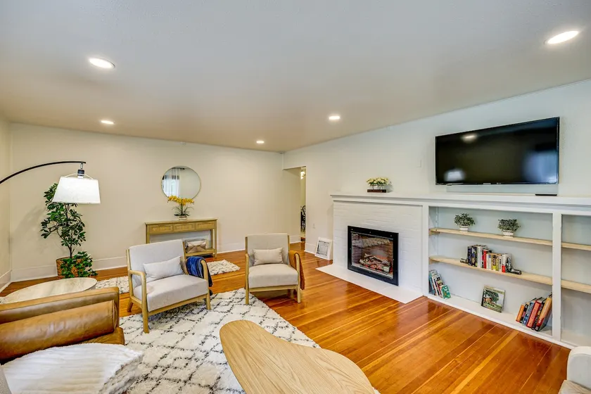 7 Mi to Mt Rainier NP: Home w/ Private Hot Tub! - Image 1