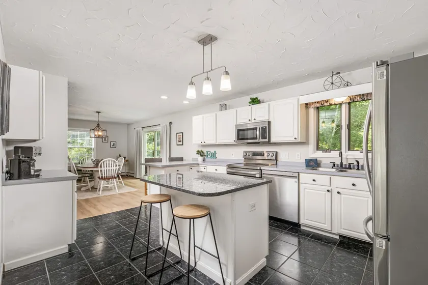 Stylish comfort, great location - Image 1