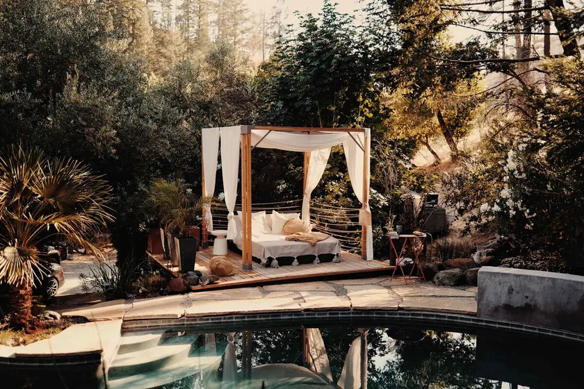 Peaceful 2BR 1.5BA Oasis, Seasonal Pool & Hot Tub - Image 1