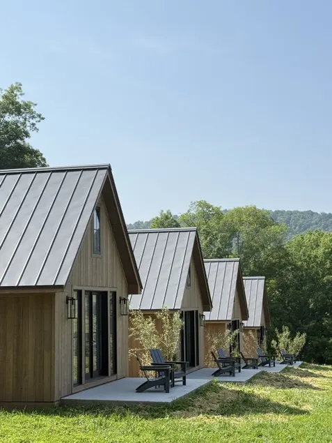 Luxury Farm Stay- The Monroe Cottage - Image 1