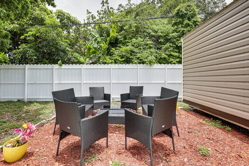 Private Yard! Retreat 6 Mi to Hard Rock Stadium - Image 1