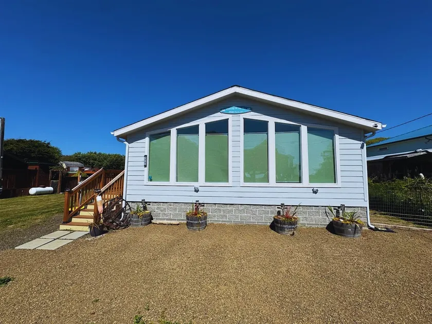 Winters by the Sea - Hot tub - Fenced in yard - Image 1