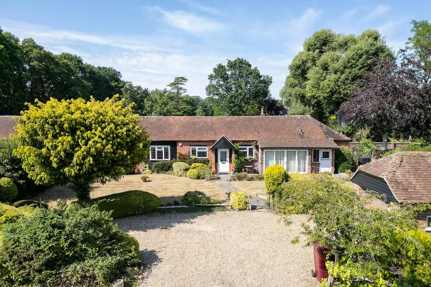 Homely Cottage for 6 Near Chichester & Goodwood - Image 1