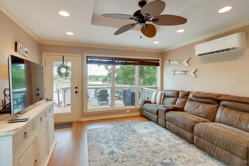 'lakeside Haven' w/ Deck & Views in Jefferson! - Image 1
