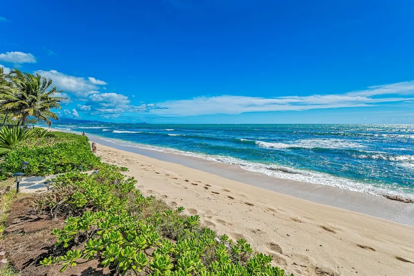 Renovated Steps to the Beach Cottage in Ewa Beach Serene Home C - Image 1