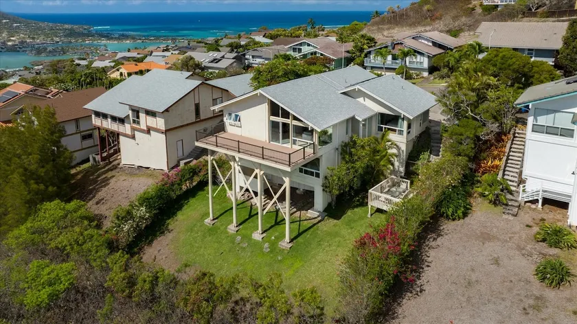 Stunning Home w/Ocean-Mountain Views in East Oahu - Image 1