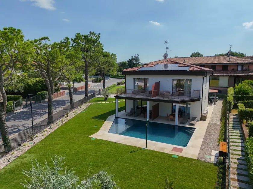 Gardaliva by the lake in Manerba del Garda - Image 1