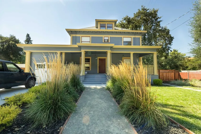 Beautiful Turn of the Century Colonial Style Home - Image 1