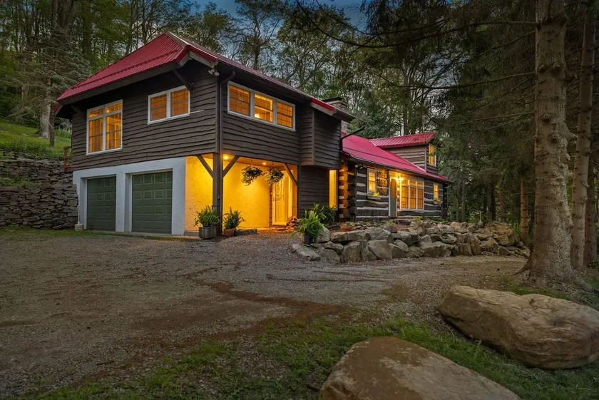 Warm Historic Mountain Cabin with Unique Charms - Image 1