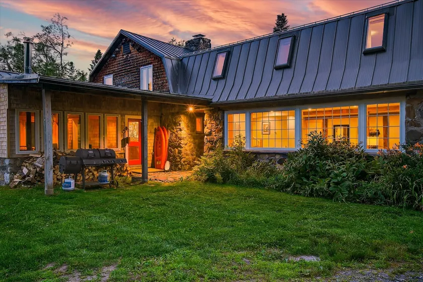 4 Br Sleeps 8 - Kayaks - Fire Pit - Dog Friendly - Image 1