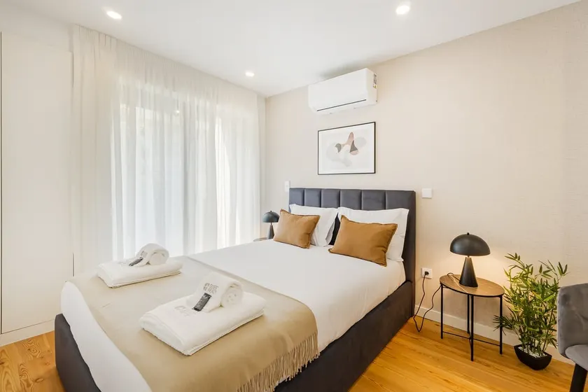 Porto City Elegant Retreat - Image 1