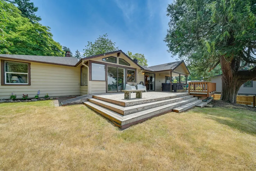1/2 Mi to Yarrow Bay: Family Home in Kirkland - Image 1