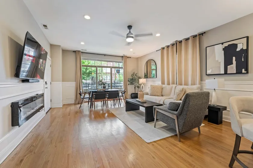 Spacious Stay Near United Center, UIC, Icehouse - Image 1