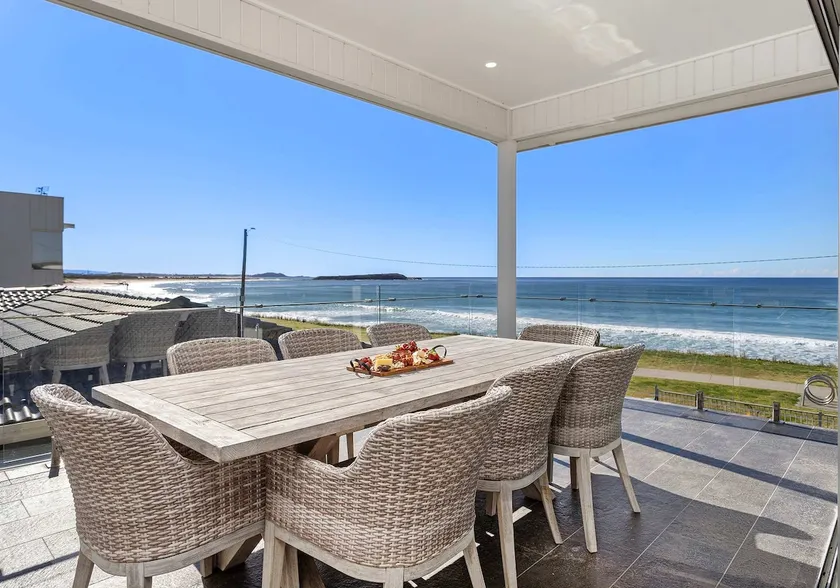 Seabreeze on the Beach - Image 1
