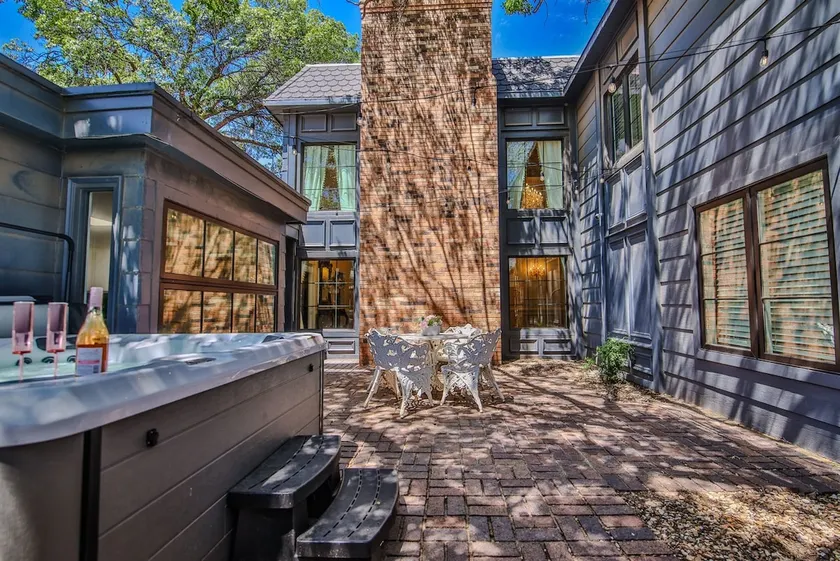 Whistledown Manor • 1 block to TTU • Hot Tub - Image 1