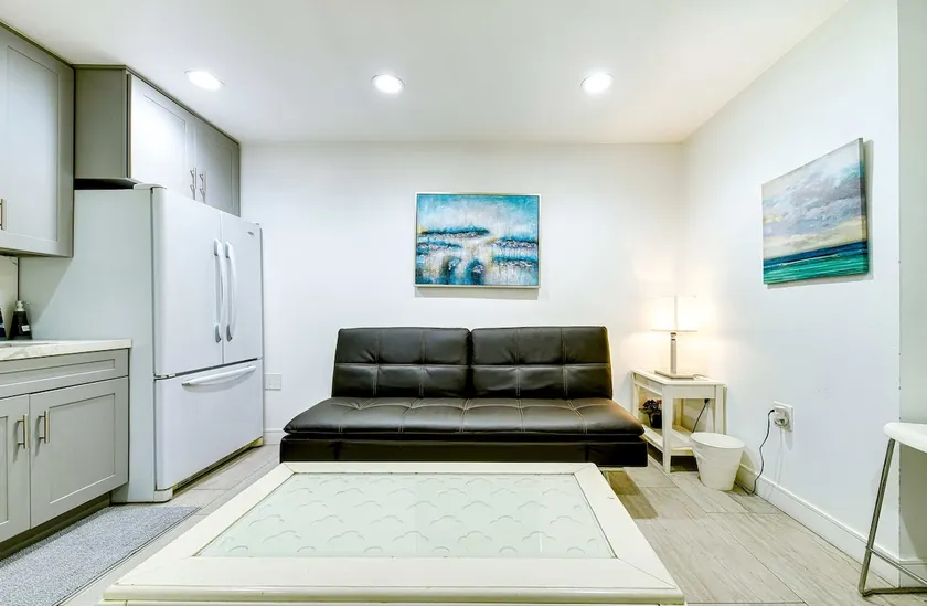 ˋ*°* White Walls - Serene Living ˋ*°* - Image 1