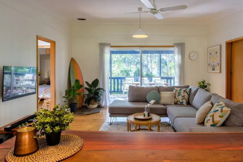 Macs Beach Bungalow - Image 1