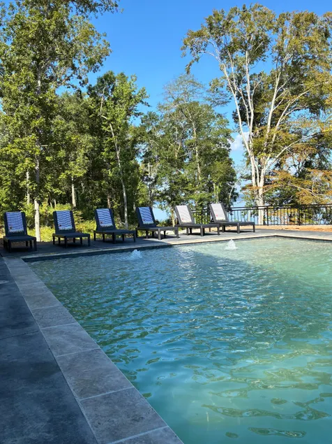 The Suite Retreat - Life is better at the lake! - Image 1